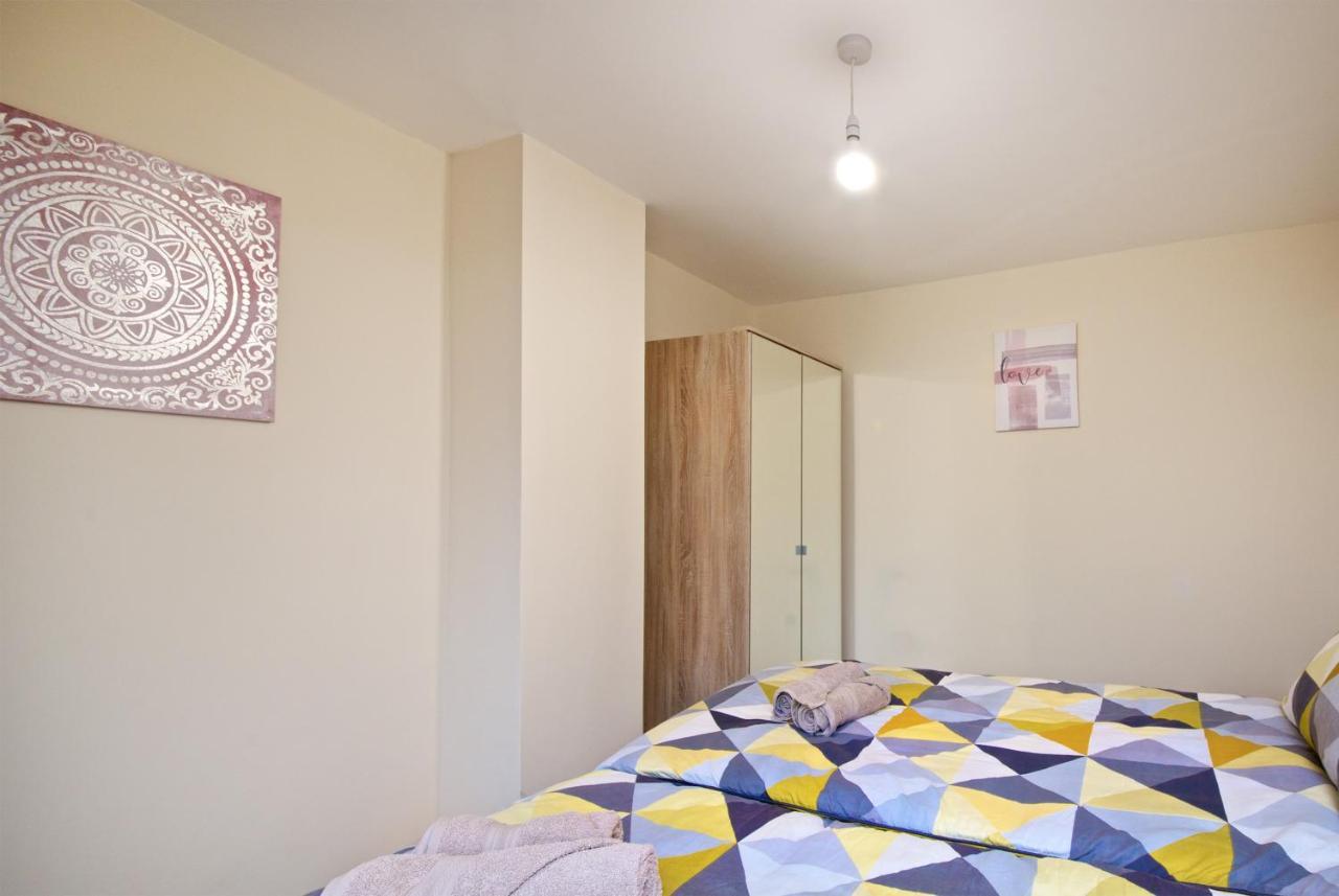 מנצ'סטר Beautiful Cozy Home With Free Parking מראה חיצוני תמונה